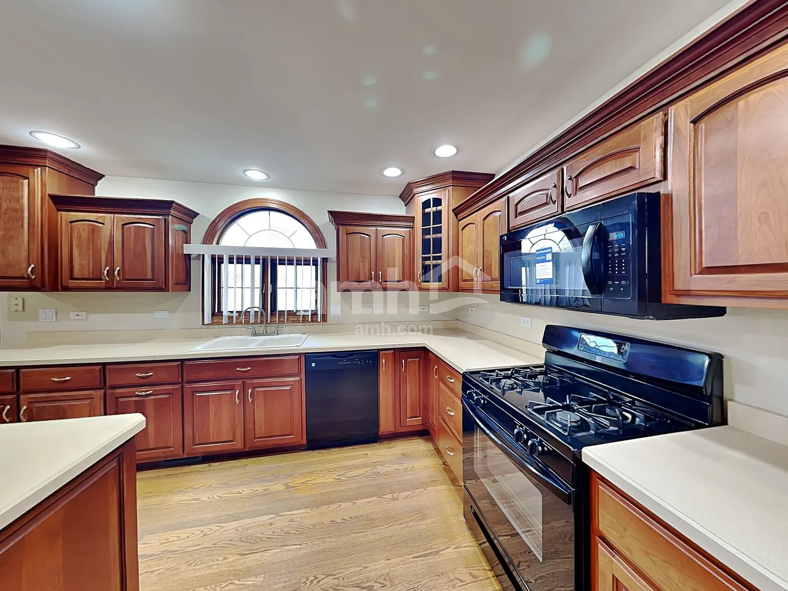 4 bed, 2.5 bath, 2863 sqft, $3,360 — Photo 4