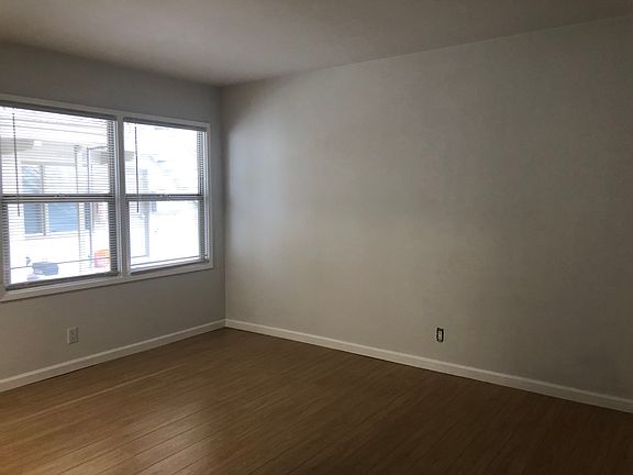 4th image of 3525 Vicente St #2