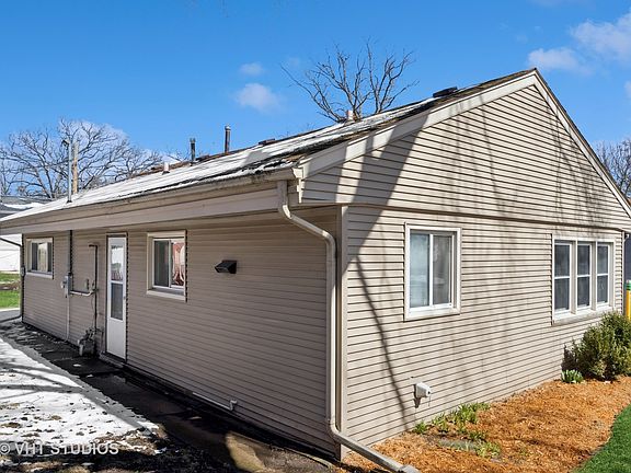 3rd image of 448 S Lakeshore Dr