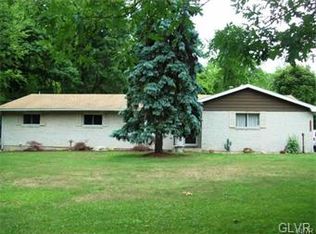 2775 Honeysuckle Rd, Bethlehem, PA 18015