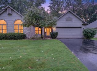 3829 Hampstead Dr, Sylvania, OH 43560
