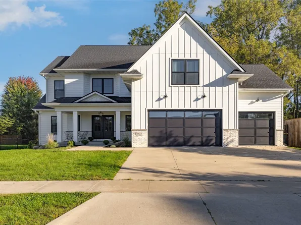 1022 Oakes Dr, Iowa City, IA 52245