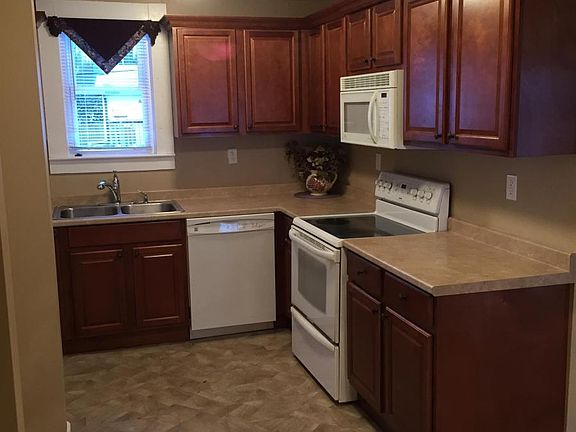 2nd image of 18 East St #18
