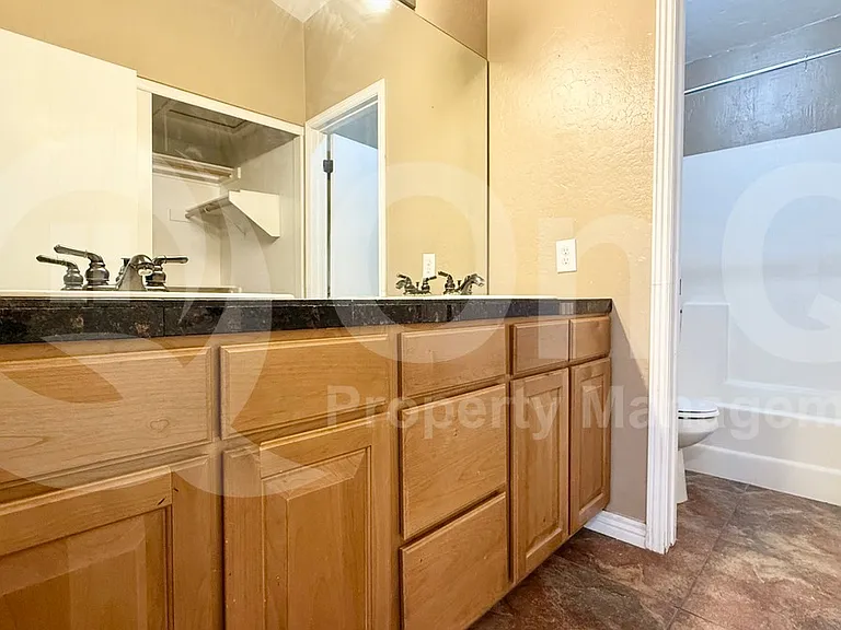 1417 N Dana St — Photo 14