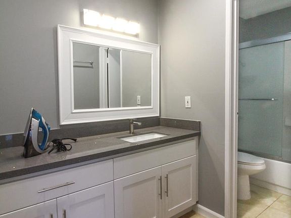 Washroom designed to be separated from the toilet.