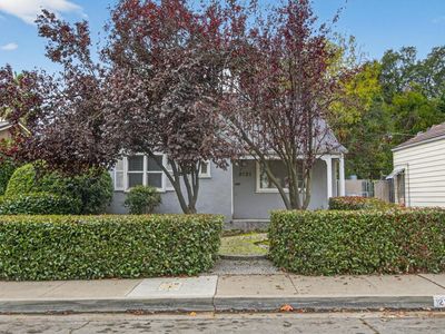 2121 Royal Oaks Dr, Sacramento, CA, 95815