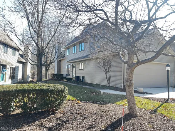 73 Lethbridge Ln, Copley, OH 44321