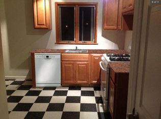492 S 14th St, Lindenhurst, NY 11757