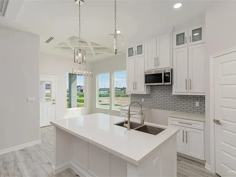 2700 E Comal Rd — Photo 4