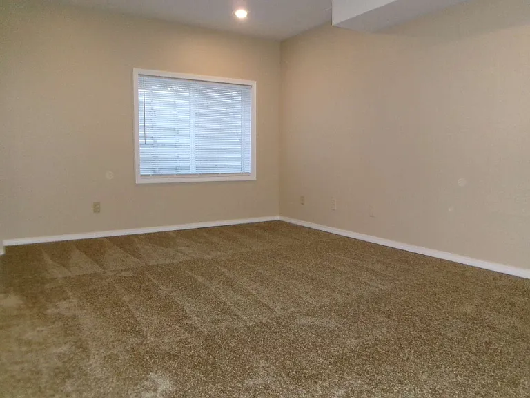 2429 E Monument St — Photo 20
