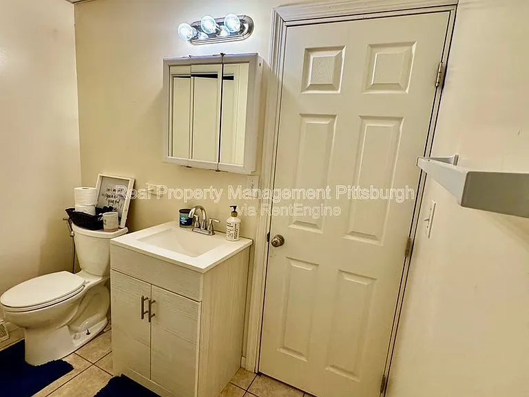 2218 Sarah St #1 — Photo 9