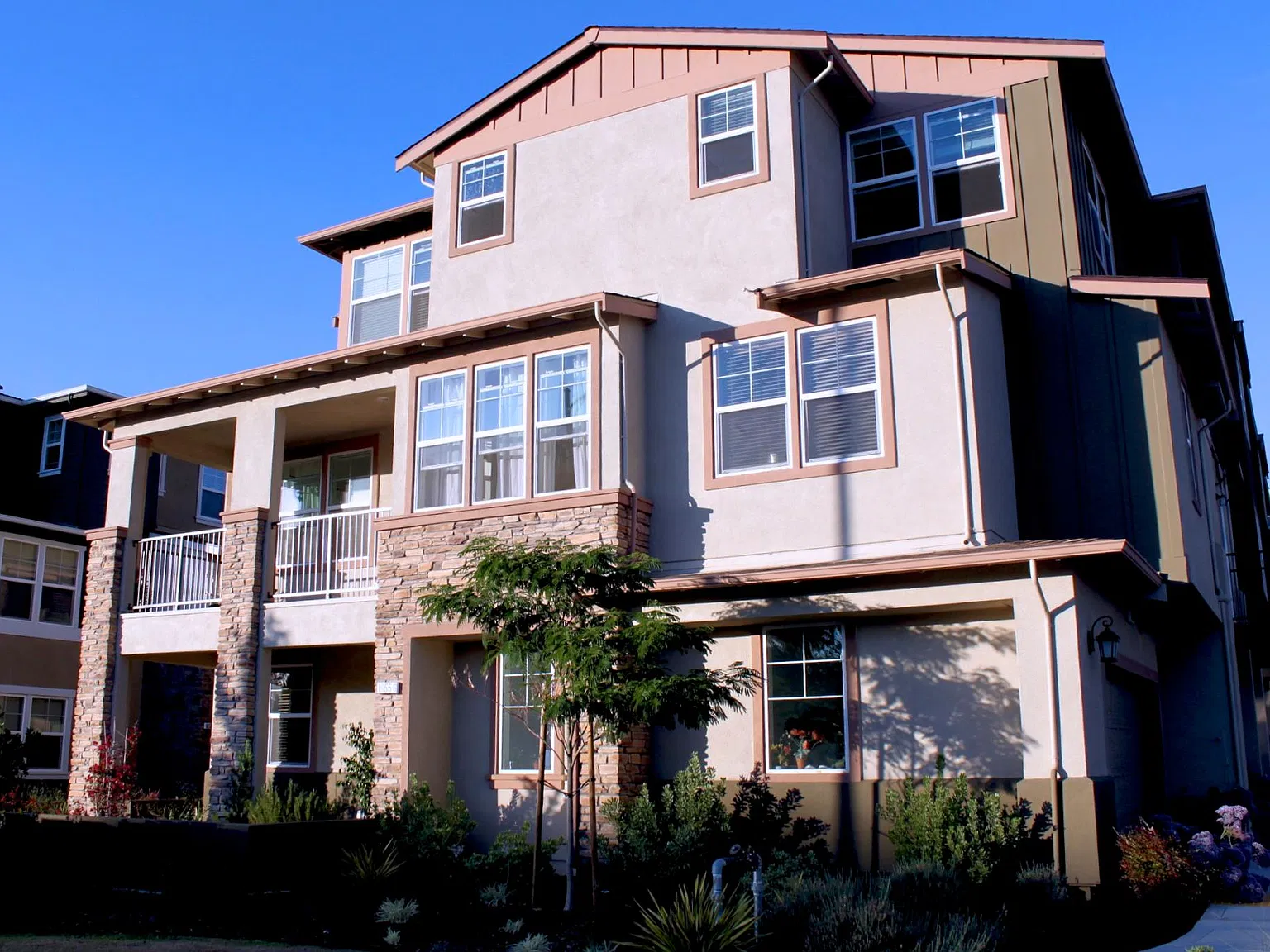 4 bed, 1879 sqft, $1,500 — Photo 1