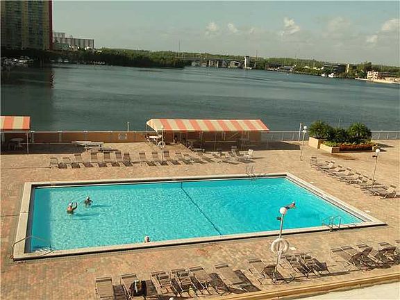 3rd image of 250 174th St APT 501