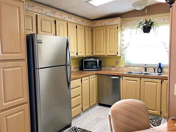4th image of 2070 Troon St #484