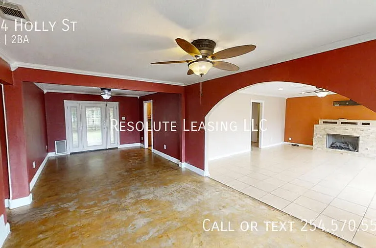 924 Holly St — Photo 4