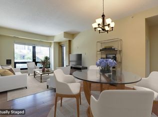 500 E Grant St APT 210, Minneapolis, MN 55404