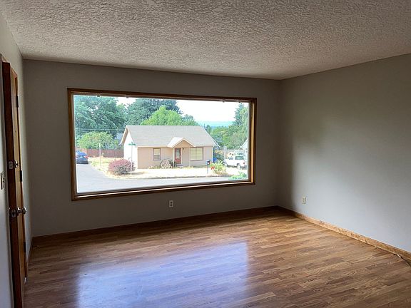 3rd image of 2206 E 17th St #2208