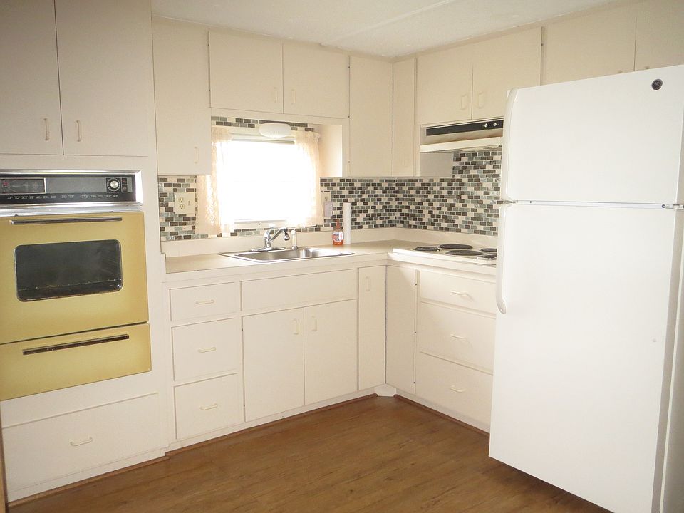 2nd image of 4240 Chess Dr