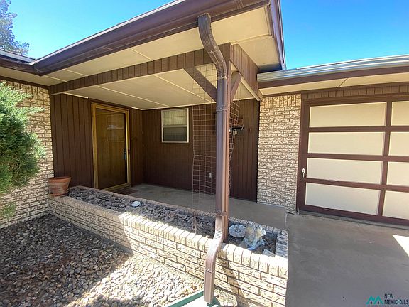 3rd image of 2204 S Palomar Dr