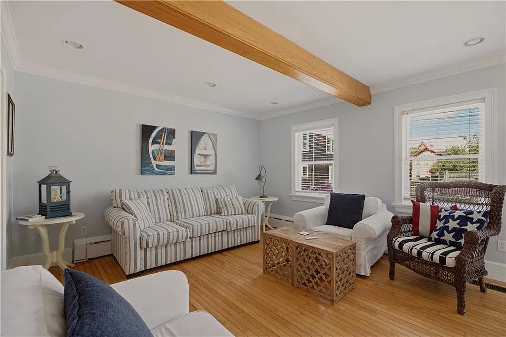 3 bed, 1052 sqft, $3,300 — Photo 4