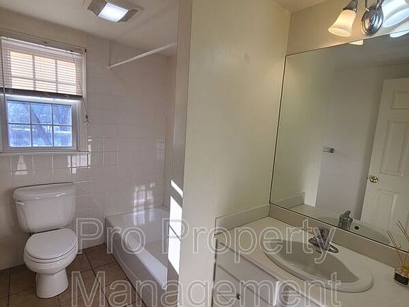 4th image of 133 Railroad St