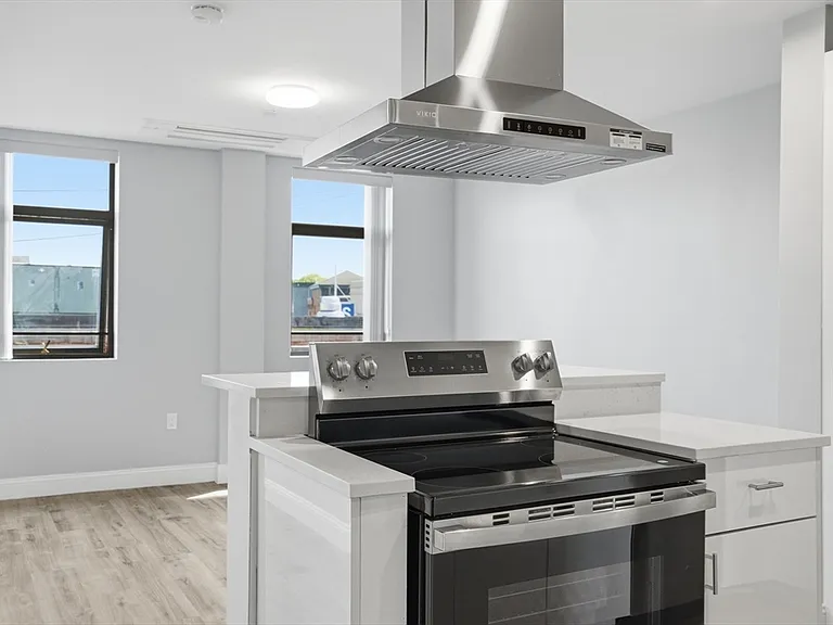 632 Centre St #305 — Photo 5