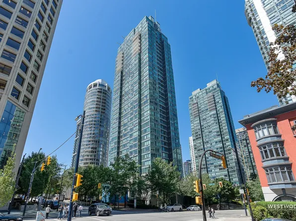 1200 Georgia St W #2606, Vancouver, BC V6E 4R2