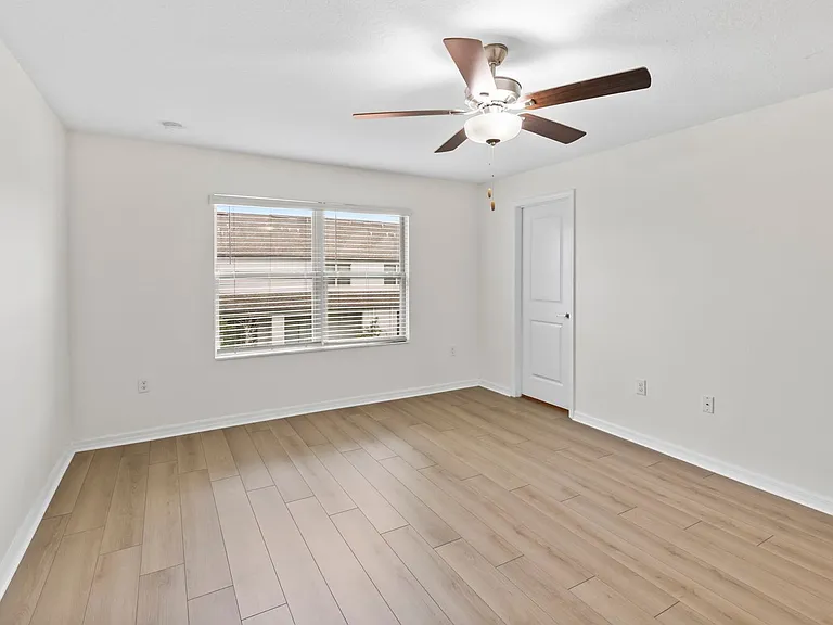 14442 Editors Note St — Photo 23