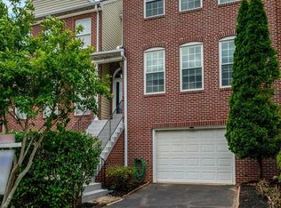 2916 Mainstone Dr, Fairfax, VA 22031