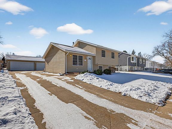 2nd image of 1107 Calumett Dr
