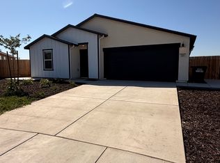 2225 Samuel St, Hanford, CA 93230