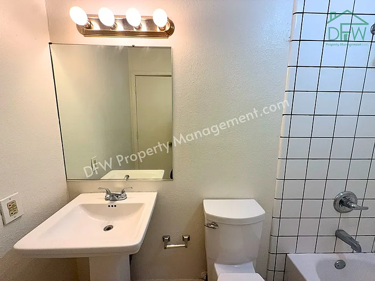 807 W Walnut St #C2 — Photo 12