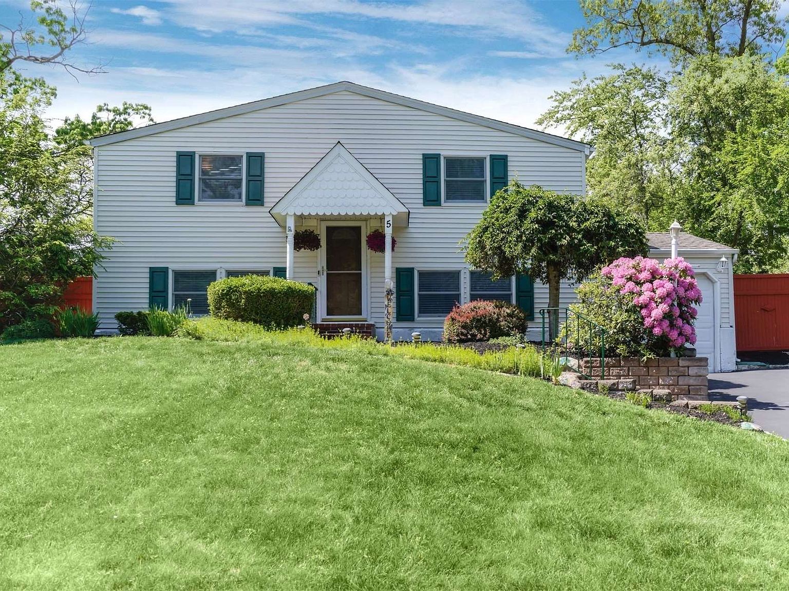 5 Sophomore Lane, Stony Brook, NY 11790 | Zillow