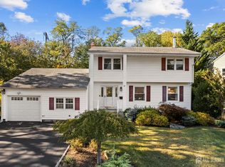 14 Mayling Ct, Edison, NJ 08837