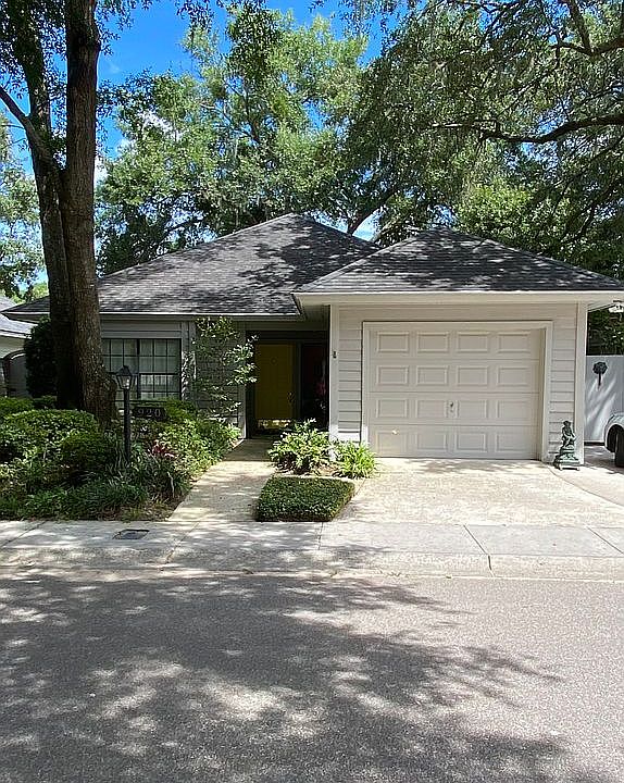 920 Oyster Cove