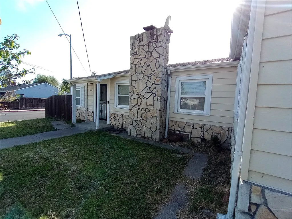 19375 Parsons Ave photo 1