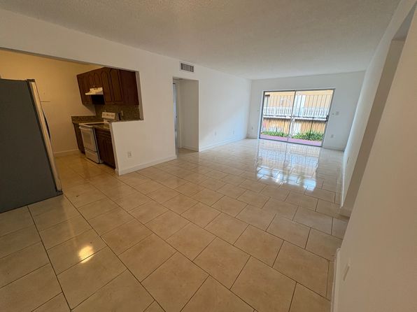 633 S Royal Poinciana Blvd APT 218