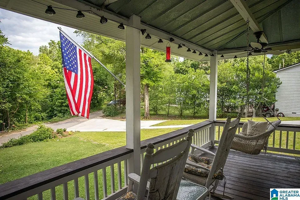4 bed, 1879 sqft, $2,700 — Photo 2