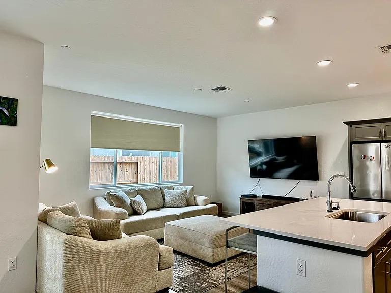 1017 W Sedona Ave — Photo 3