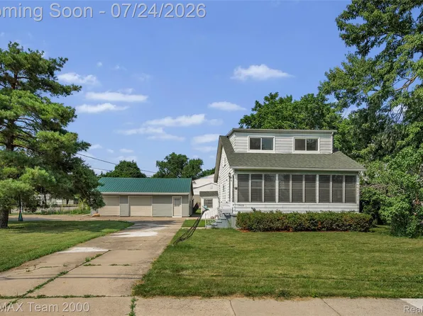 19615 Eastwood Dr, Harper Woods, MI 48225