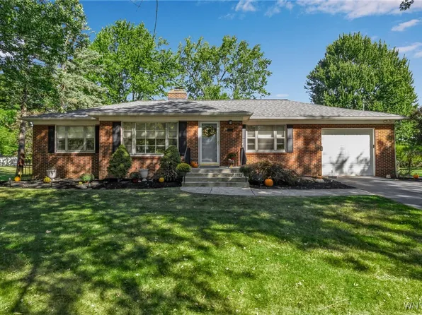 8936 The Fairways, Clarence, NY 14031