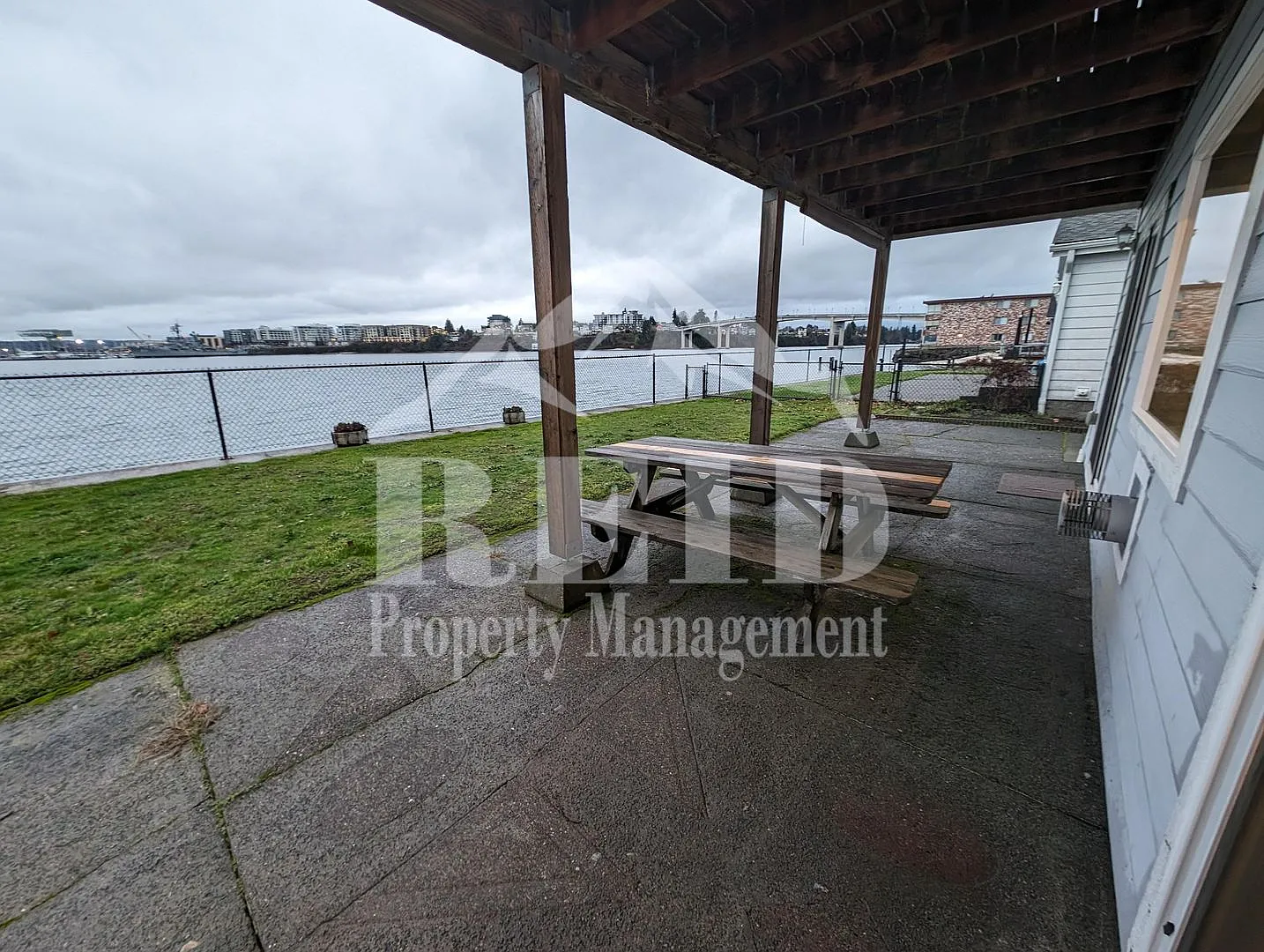 305/307 Shore — Photo 3