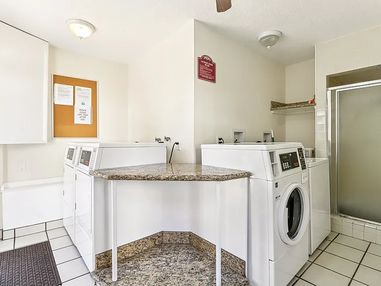 La Jollan Townhomes — Photo 29