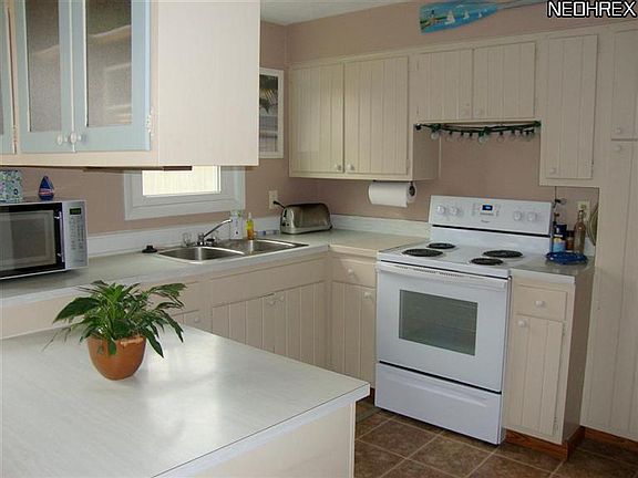 3rd image of 191 Parkway Dr
