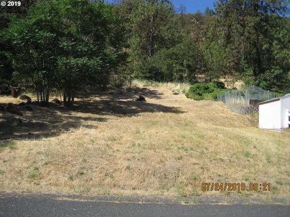1400 W 13th St, The Dalles, OR 97058