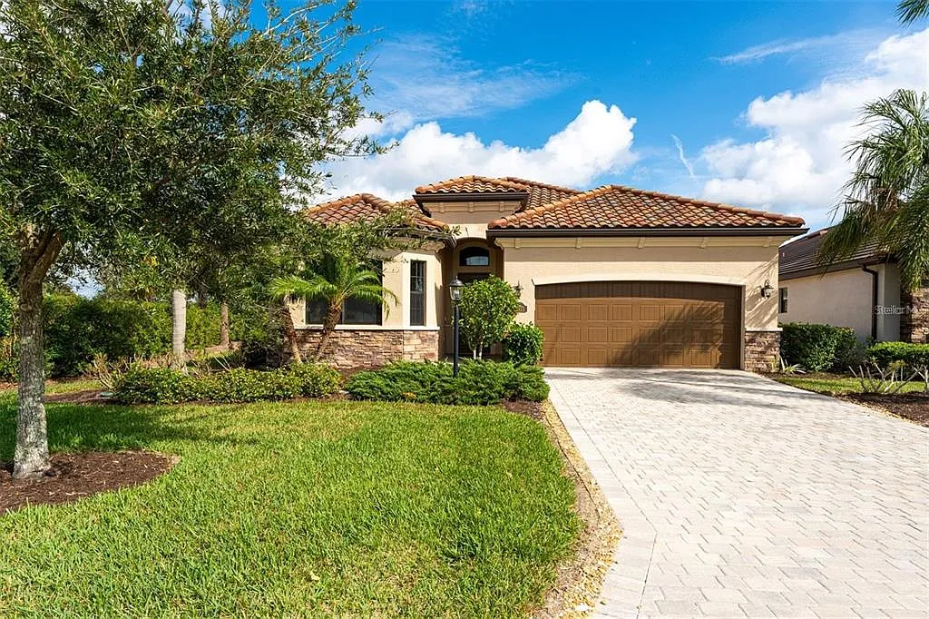 3 bed, 2.0 bath, 2789 sqft, $7,000 — Photo 1