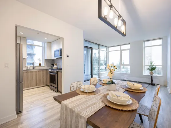 8940 University Cres #902, Burnaby, BC V5A 0E7