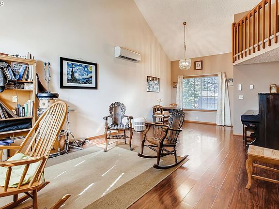 5th image of 713 NE 159th Ct