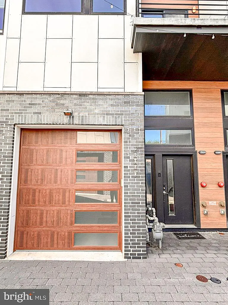 4 bed, 3.5 bath, 2144 sqft, $4,600 — Photo 1