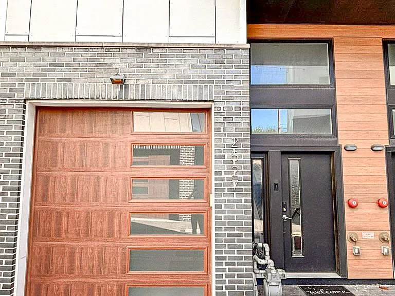 2527 Graduate Sq — Photo 1